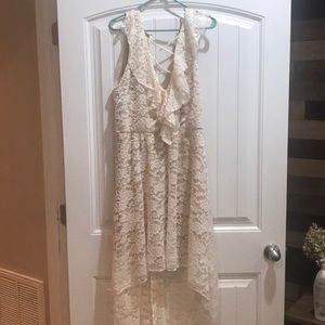 Lace simple wedding dress.